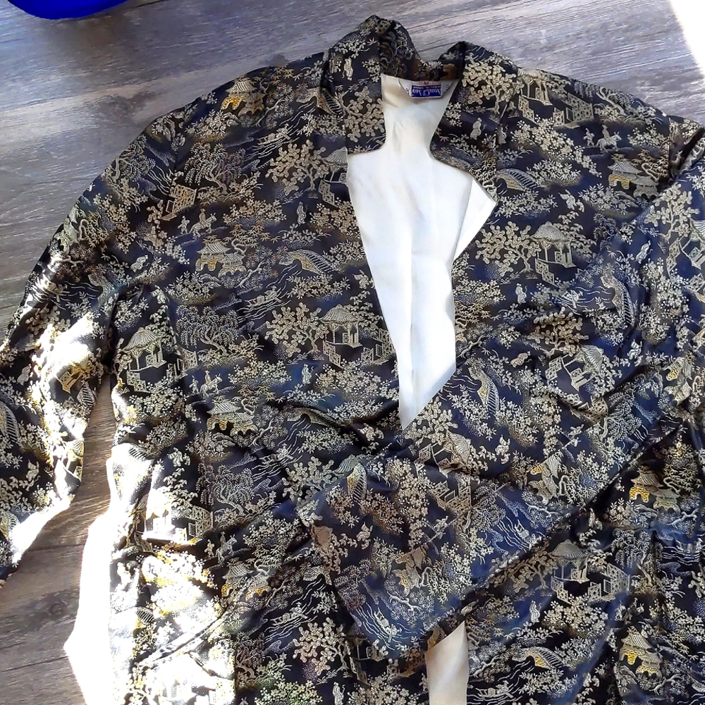 Vintage gold and black embroidered Japanese silk jacket SIZE M